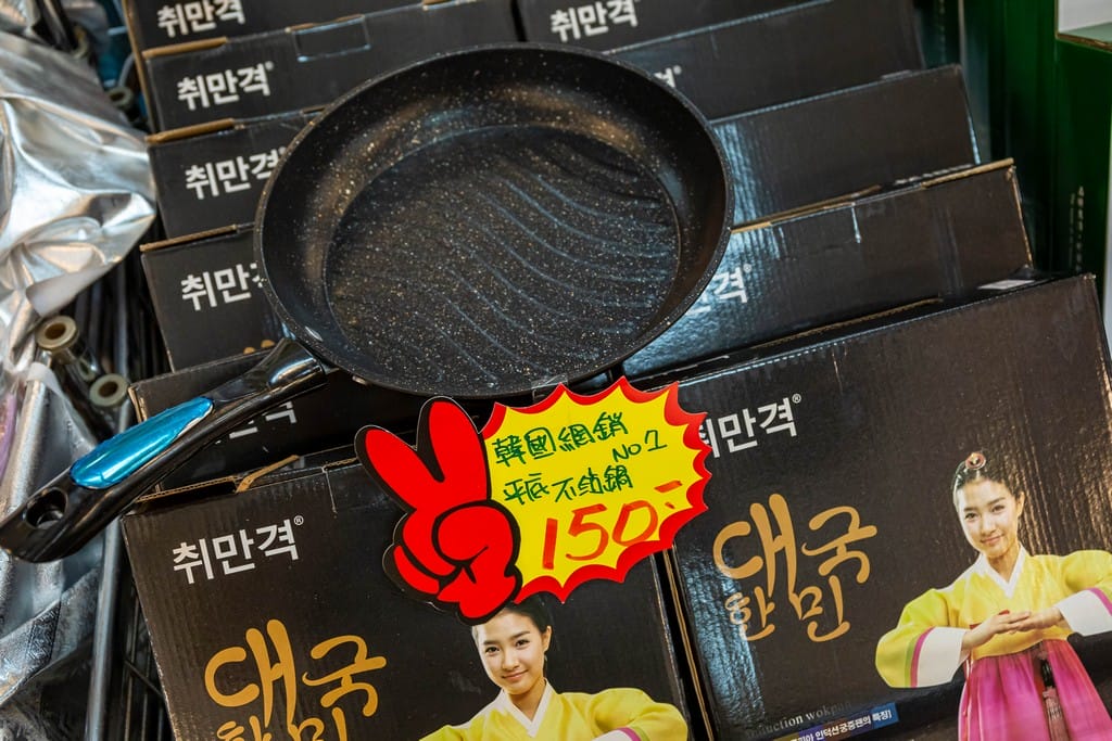 中壢內壢特賣．寢具生活精品特賣會（枕頭兩顆300，韓國不沾鍋150，玻璃保鮮盒50，創意五金39起）