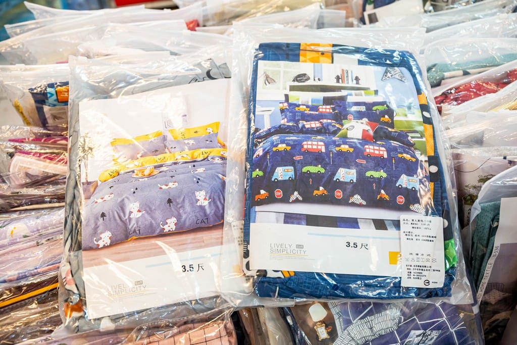 中壢內壢特賣．寢具生活精品特賣會（枕頭兩顆300，韓國不沾鍋150，玻璃保鮮盒50，創意五金39起）