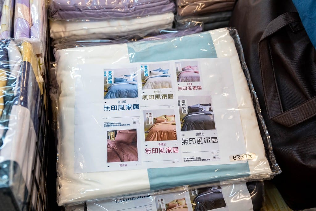 中壢內壢特賣．寢具生活精品特賣會（枕頭兩顆300，韓國不沾鍋150，玻璃保鮮盒50，創意五金39起）