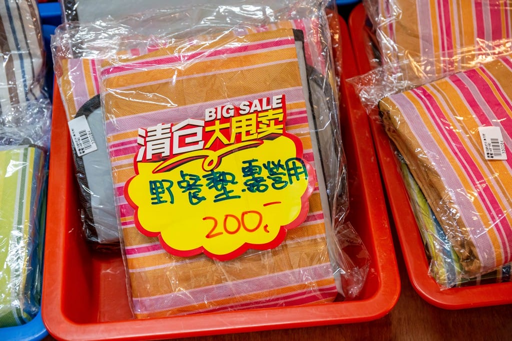 中壢內壢特賣．寢具生活精品特賣會（枕頭兩顆300，韓國不沾鍋150，玻璃保鮮盒50，創意五金39起）