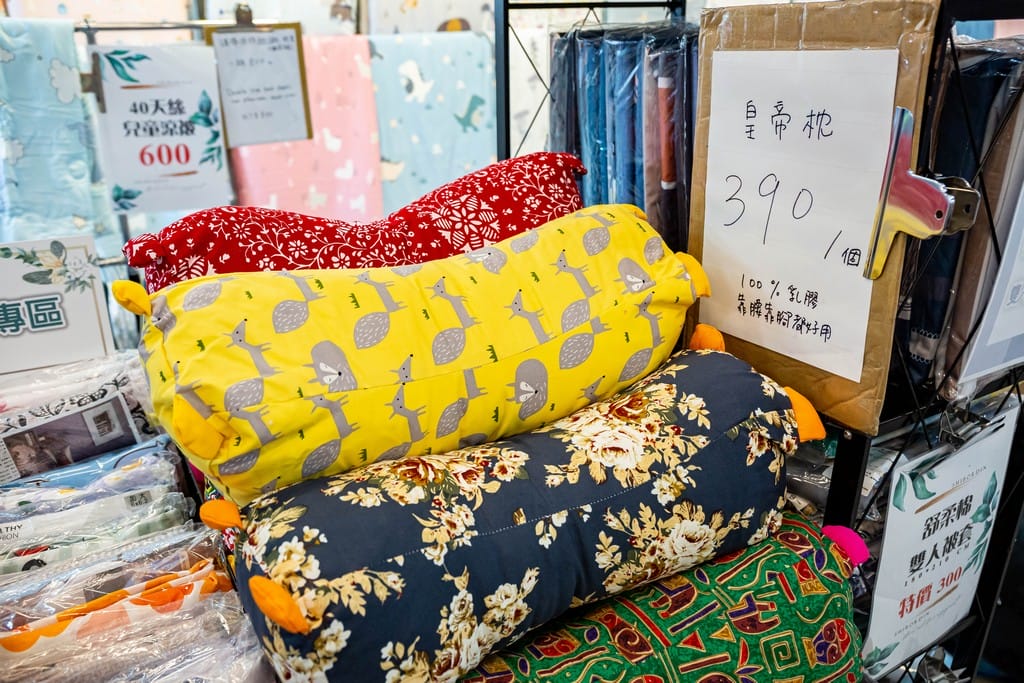 中壢內壢特賣．寢具生活精品特賣會（枕頭兩顆300，韓國不沾鍋150，玻璃保鮮盒50，創意五金39起）