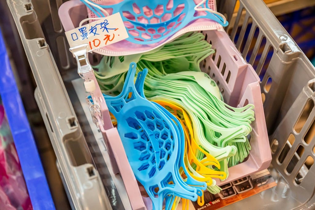 中壢內壢特賣．寢具生活精品特賣會（枕頭兩顆300，韓國不沾鍋150，玻璃保鮮盒50，創意五金39起）