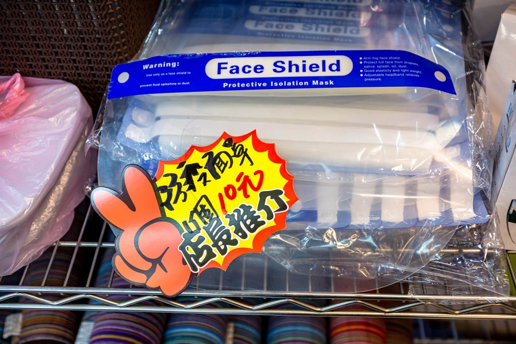 中壢內壢特賣．寢具生活精品特賣會（枕頭兩顆300，韓國不沾鍋150，玻璃保鮮盒50，創意五金39起）