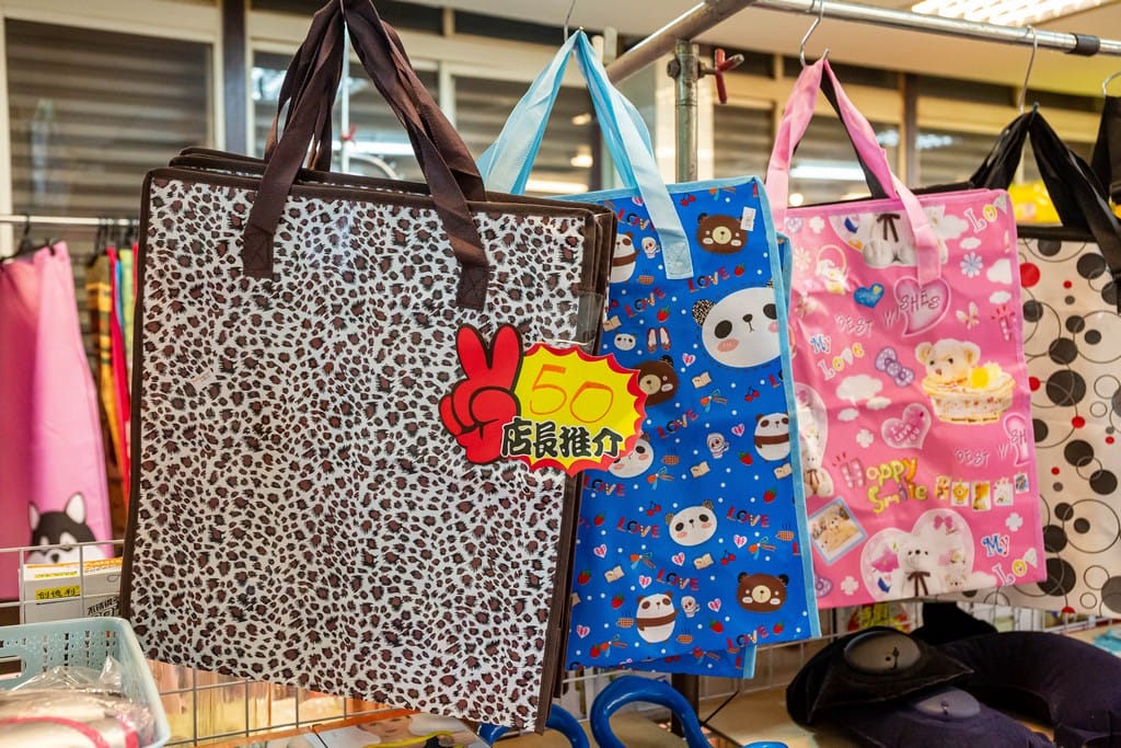 中壢內壢特賣．寢具生活精品特賣會（枕頭兩顆300，韓國不沾鍋150，玻璃保鮮盒50，創意五金39起）
