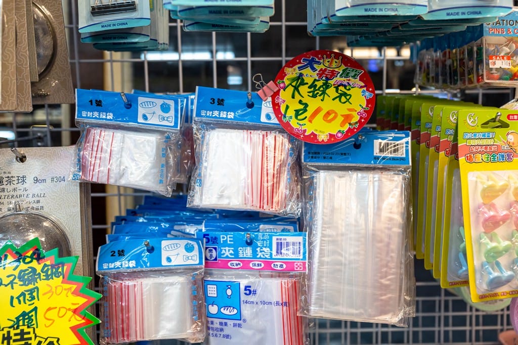 中壢內壢特賣．寢具生活精品特賣會（枕頭兩顆300，韓國不沾鍋150，玻璃保鮮盒50，創意五金39起）