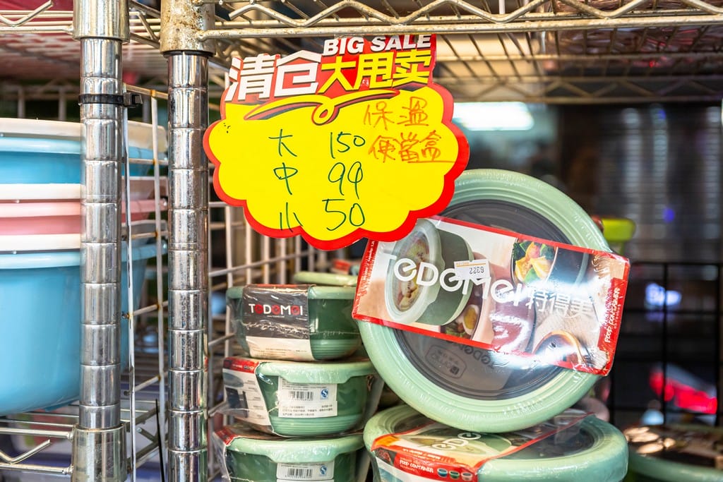 中壢內壢特賣．寢具生活精品特賣會（枕頭兩顆300，韓國不沾鍋150，玻璃保鮮盒50，創意五金39起）