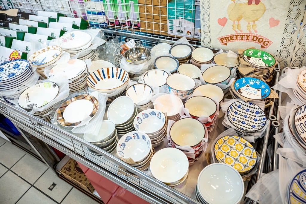 中壢內壢特賣．寢具生活精品特賣會（枕頭兩顆300，韓國不沾鍋150，玻璃保鮮盒50，創意五金39起）