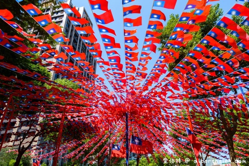 雲南文化公園國旗隧道（國旗屋升旗，青天白日滿地紅國旗旗海飄揚超壯觀）