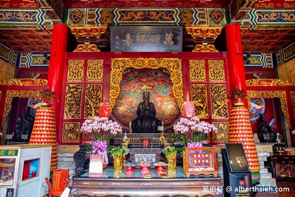 日月潭文武廟．南投關聖帝君廟（氣勢非凡，俯瞰日月潭湖光山色，供奉岳飛孔子月老藥師佛）