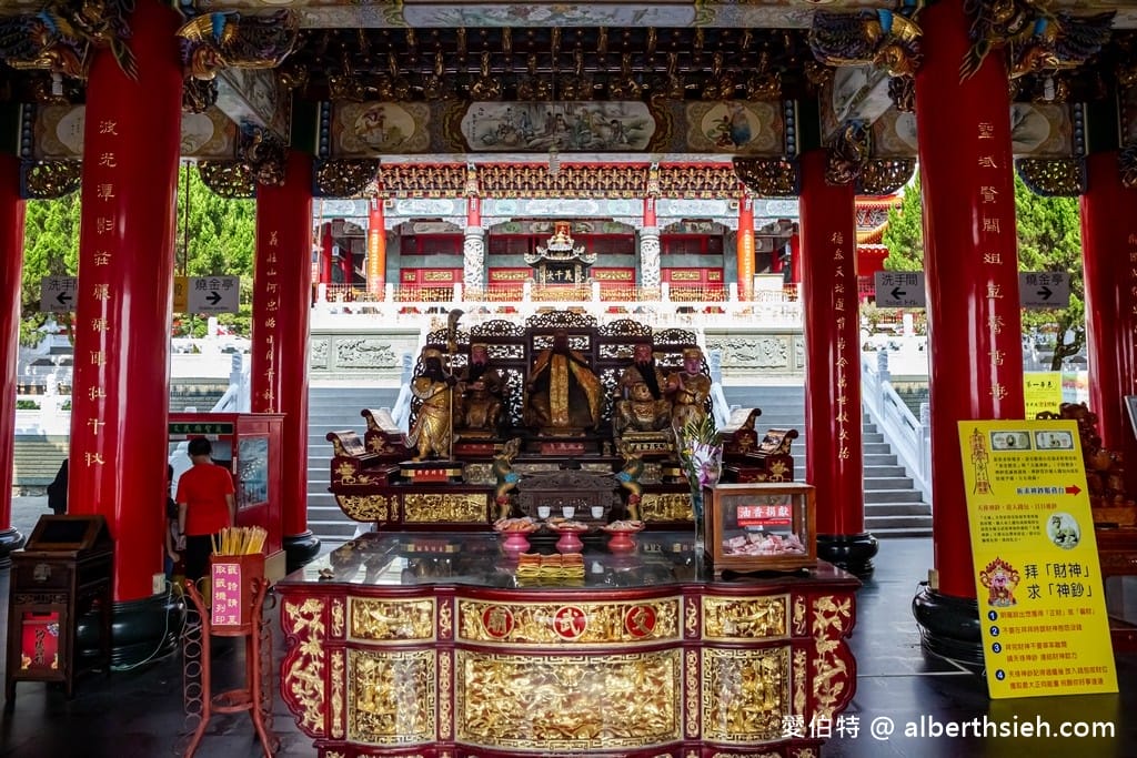 日月潭文武廟．南投關聖帝君廟（氣勢非凡，俯瞰日月潭湖光山色，供奉岳飛孔子月老藥師佛）