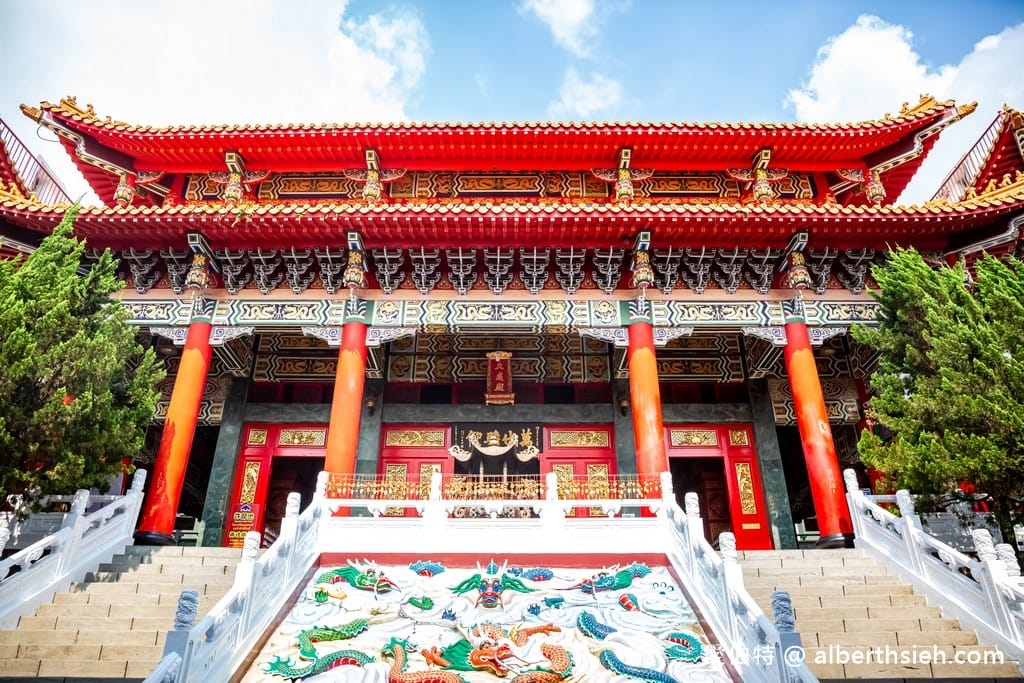 日月潭文武廟．南投關聖帝君廟（氣勢非凡，俯瞰日月潭湖光山色，供奉岳飛孔子月老藥師佛）