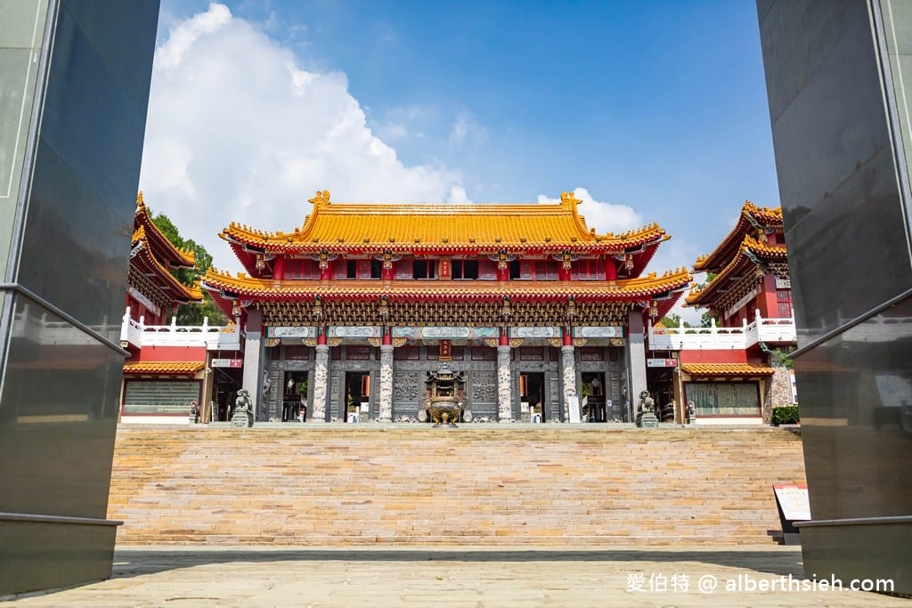 日月潭文武廟．南投關聖帝君廟（氣勢非凡，俯瞰日月潭湖光山色，供奉岳飛孔子月老藥師佛）