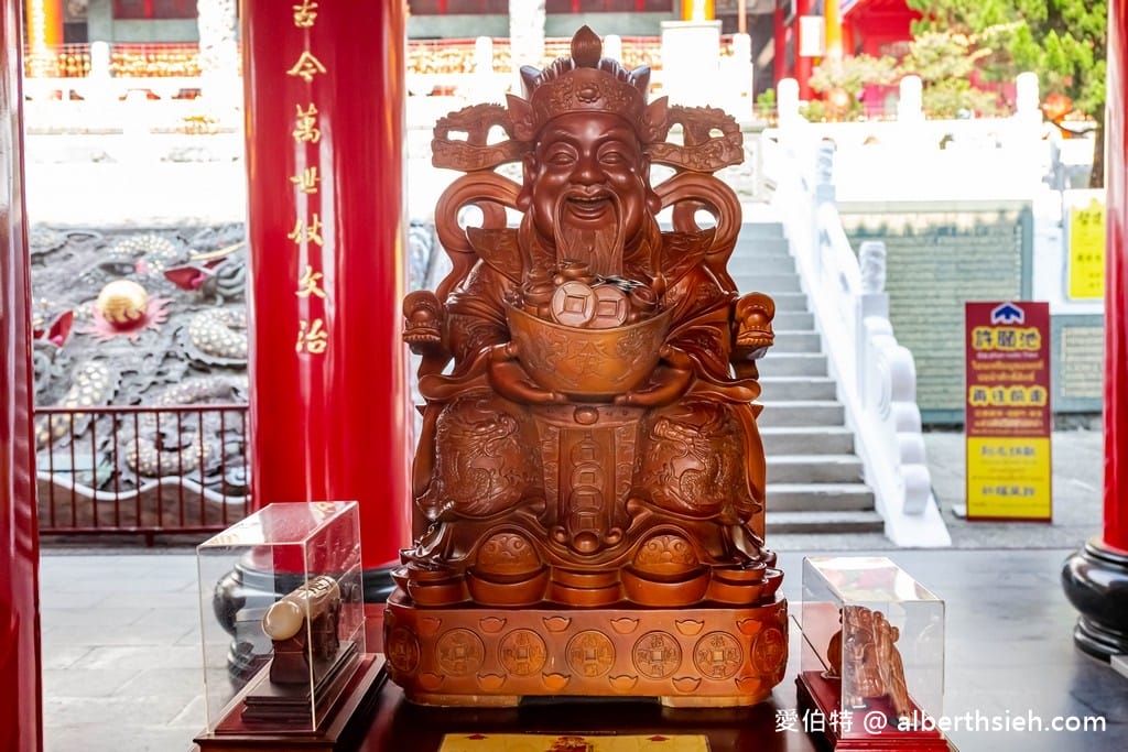 日月潭文武廟．南投關聖帝君廟（氣勢非凡，俯瞰日月潭湖光山色，供奉岳飛孔子月老藥師佛）