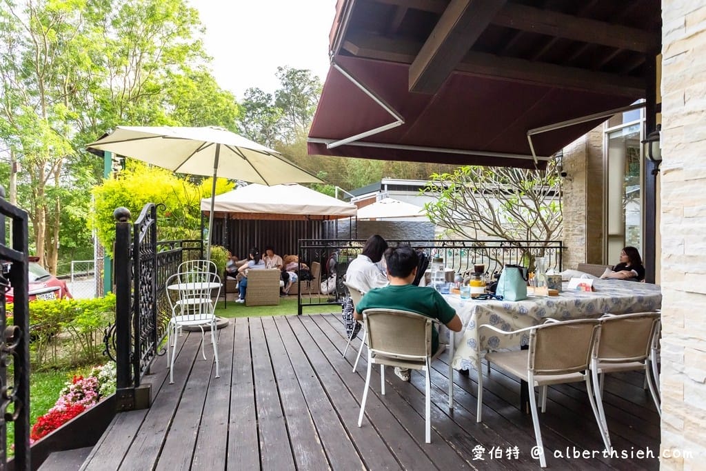 苗栗三義景觀餐廳・青松自在（龍騰斷橋旁，庭院草皮沙坑，親子景觀下午茶咖啡廳）