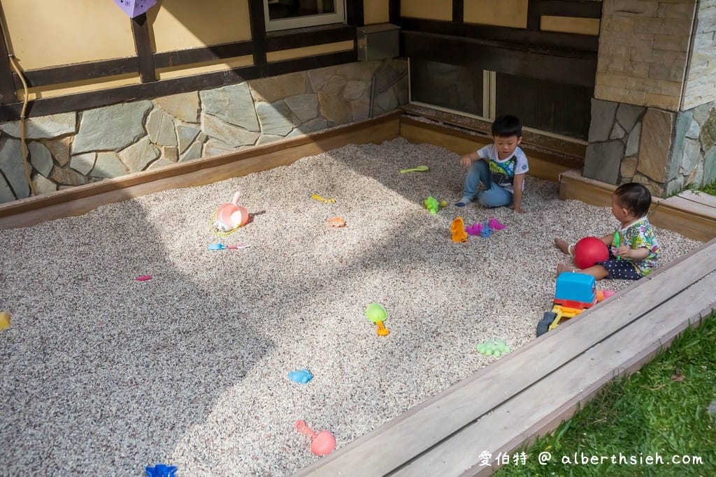 苗栗三義景觀餐廳・青松自在（龍騰斷橋旁，庭院草皮沙坑，親子景觀下午茶咖啡廳）