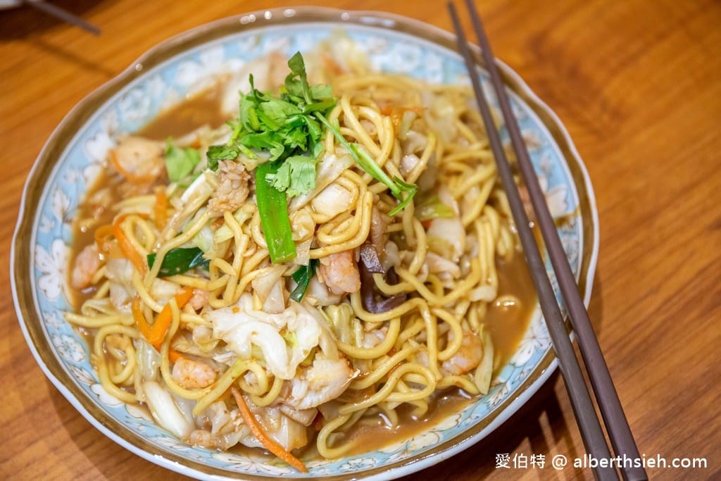 台中麗寶outlet美食．十二月粥品（砂鍋粥還不錯，但一定要在加點其它食材一起煮會更讚！）