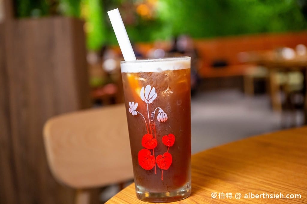 台中麗寶outlet美食．十二月粥品（砂鍋粥還不錯，但一定要在加點其它食材一起煮會更讚！）