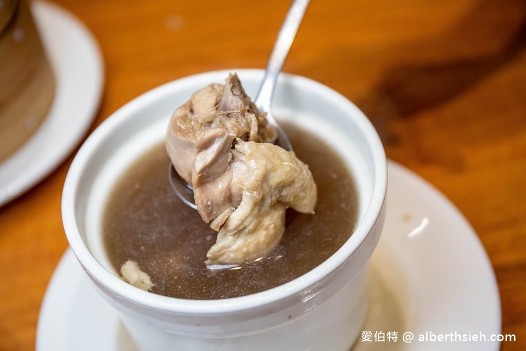 台中麗寶outlet美食．十二月粥品（砂鍋粥還不錯，但一定要在加點其它食材一起煮會更讚！）
