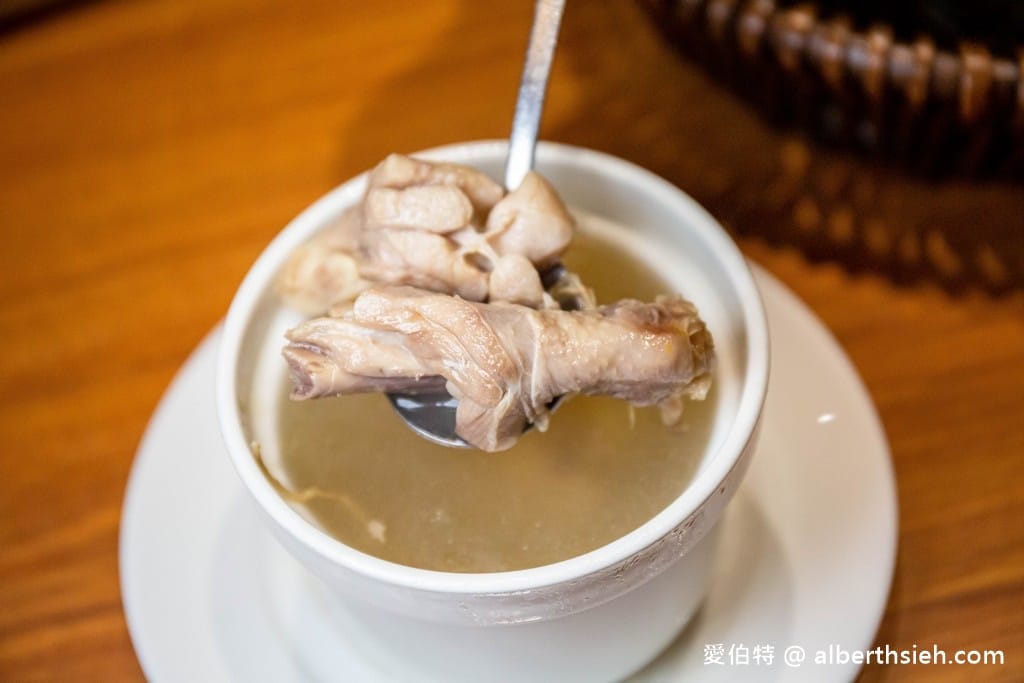 台中麗寶outlet美食．十二月粥品（砂鍋粥還不錯，但一定要在加點其它食材一起煮會更讚！）