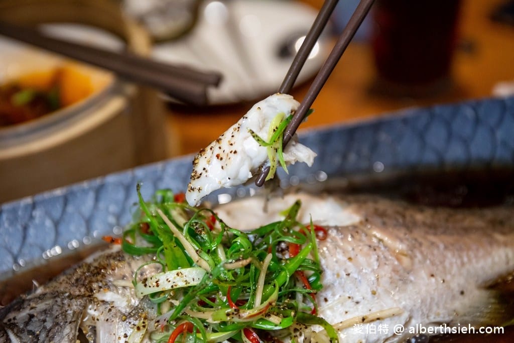 台中麗寶outlet美食．十二月粥品（砂鍋粥還不錯，但一定要在加點其它食材一起煮會更讚！）