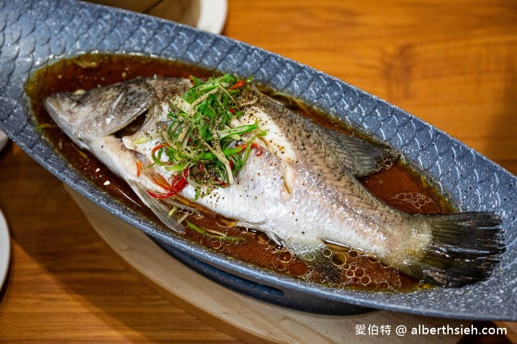 台中麗寶outlet美食．十二月粥品（砂鍋粥還不錯，但一定要在加點其它食材一起煮會更讚！）