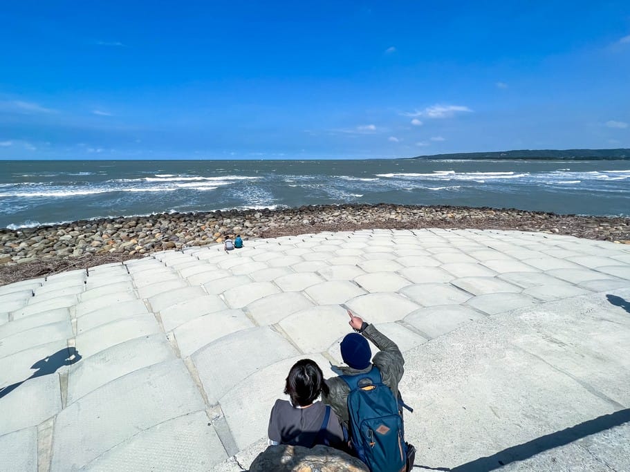 新竹南寮除了放風箏？小塹有約島內散步讓你不無聊（魚鱗天梯、波光市集、萬昌造船廠、南寮海水浴場、永昇製冰廠）