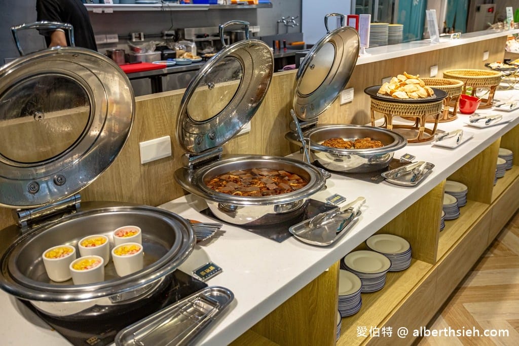 桃園泰式料理吃到飽・太夯泰料理中山店（759起精緻單點吃到飽，50道泰式料理以及70種以上自助吧任你吃）