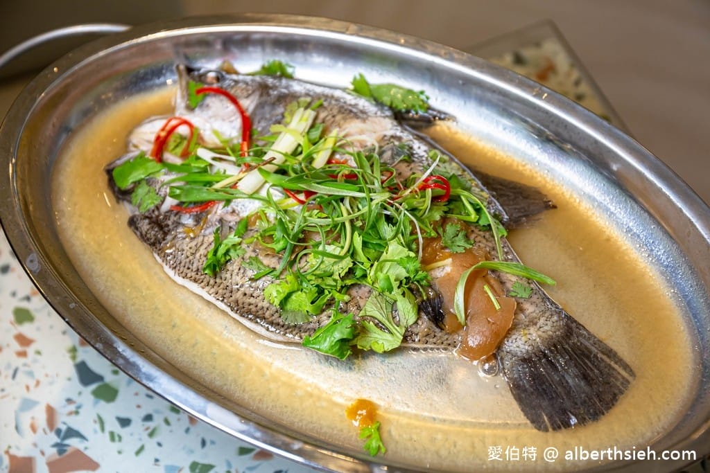 桃園泰式料理吃到飽・太夯泰料理中山店（759起精緻單點吃到飽，50道泰式料理以及70種以上自助吧任你吃）