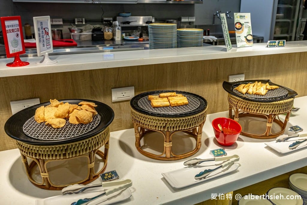桃園泰式料理吃到飽・太夯泰料理中山店（759起精緻單點吃到飽，50道泰式料理以及70種以上自助吧任你吃）