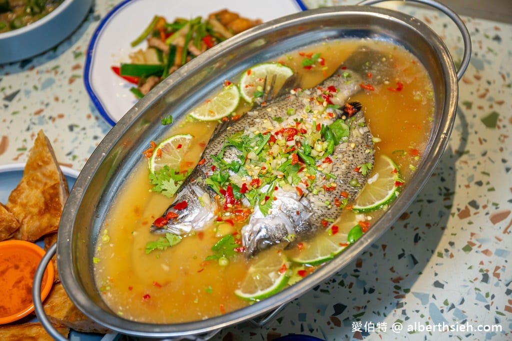 桃園泰式料理吃到飽・太夯泰料理中山店（759起精緻單點吃到飽，50道泰式料理以及70種以上自助吧任你吃）