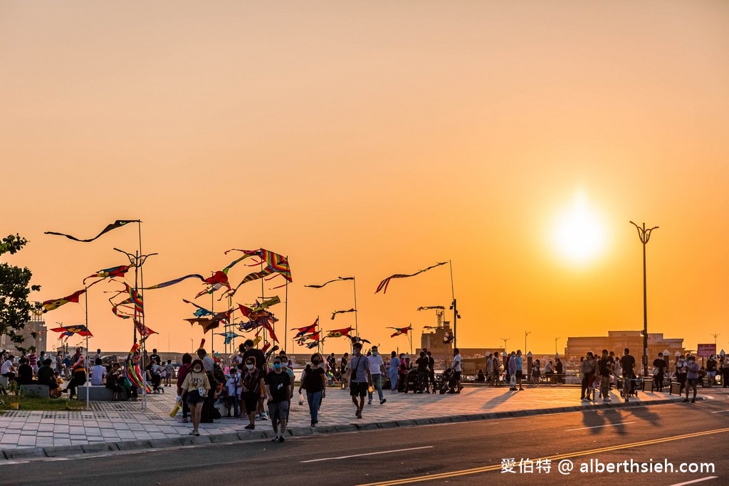 新竹南寮漁港網美IG打卡景點（波光市集、魚鱗天梯、萬昌造船廠） @愛伯特