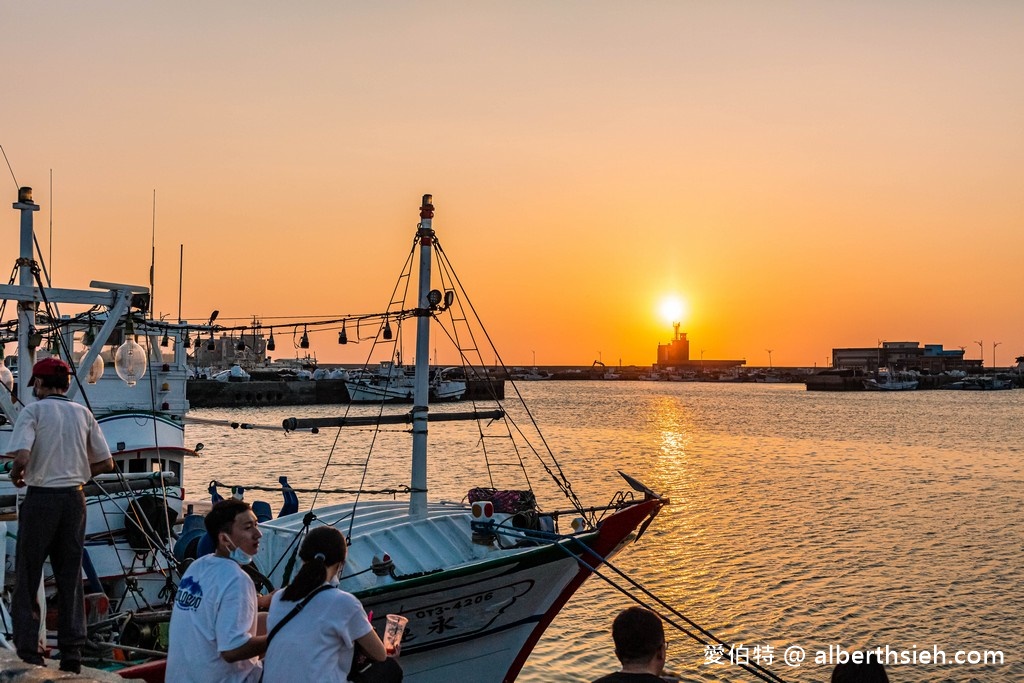 新竹南寮漁港網美IG打卡景點（波光市集、魚鱗天梯、萬昌造船廠） @愛伯特