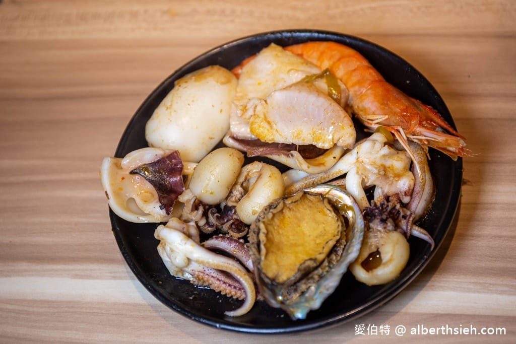 藏王極上鍋物．桃園中壢美食（日本美國澳洲和牛都美味，難怪號稱全台最強和牛海鮮鍋物）