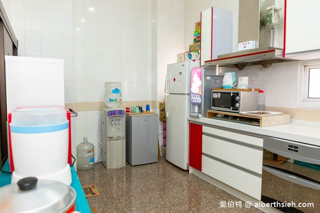 台南親子民宿．台南吾宅親子溜滑梯民宿（房間內就有溜滑梯跟球池，小朋友超high）