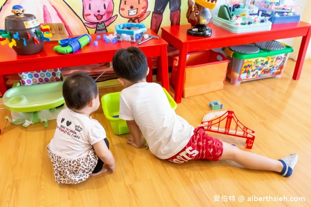 台南親子民宿．台南吾宅親子溜滑梯民宿（房間內就有溜滑梯跟球池，小朋友超high）