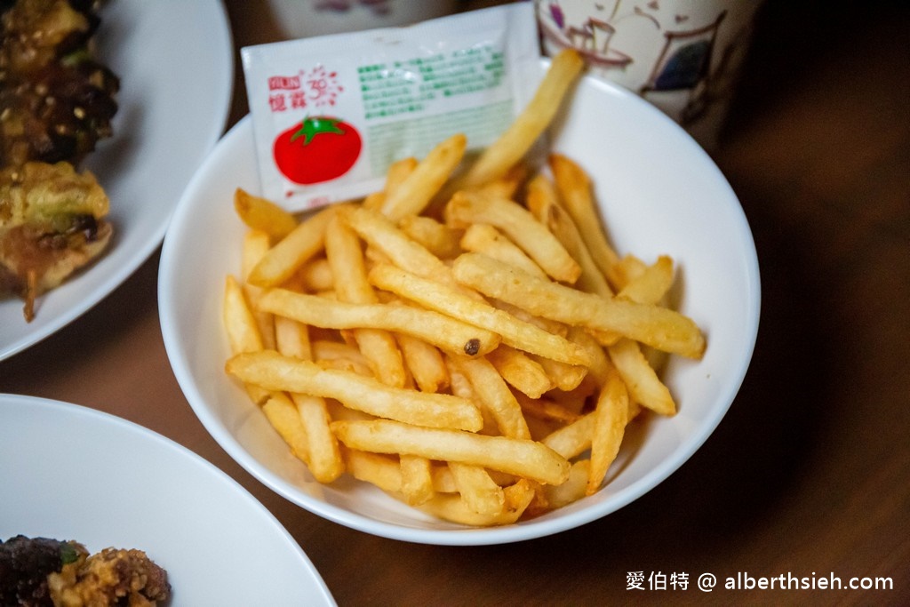 南投魚池日月潭宵夜．麗鳳(品麗)鹽酥雞（獨家沾醬濕式蔥蒜醬，超人氣炸物沒預訂吃不到） @愛伯特