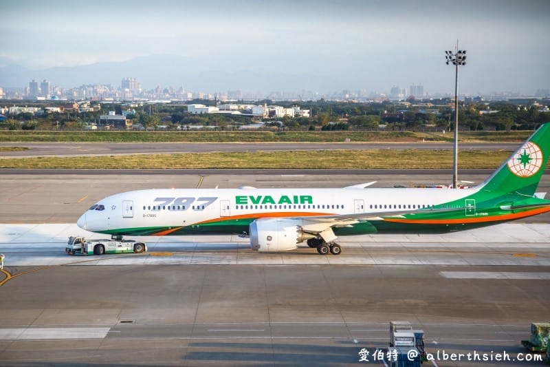 桃園看飛機起飛的地方？（桃機二航觀景台就是最佳賞機景點，可以近距離欣賞巨型客機）