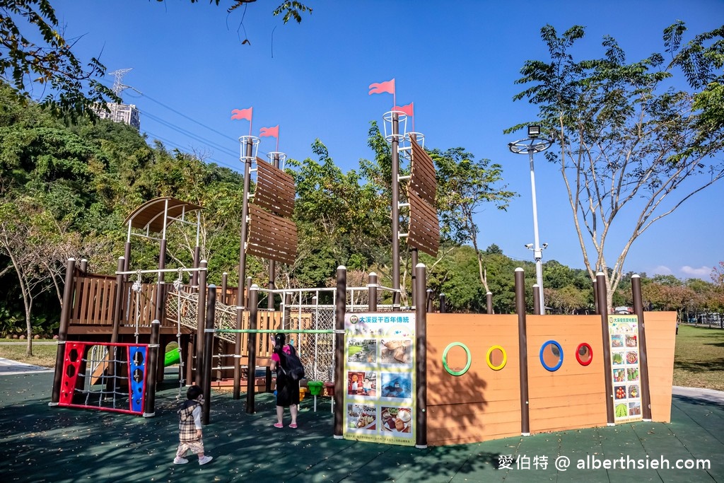 大溪河濱公園．桃園親子景點（兒童遊戲場/大草皮野餐/落羽松/自行車道） @愛伯特