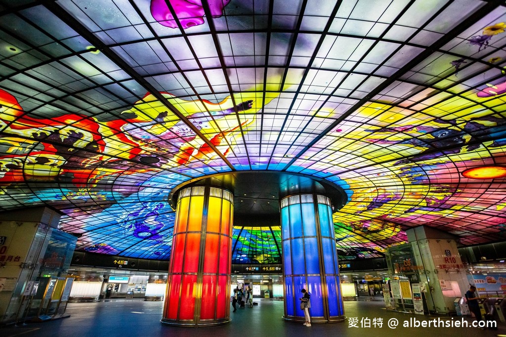捷運美麗島站．高雄新興景點（光之穹頂．全世界第二美，全球最大的圓形地下車站） @愛伯特