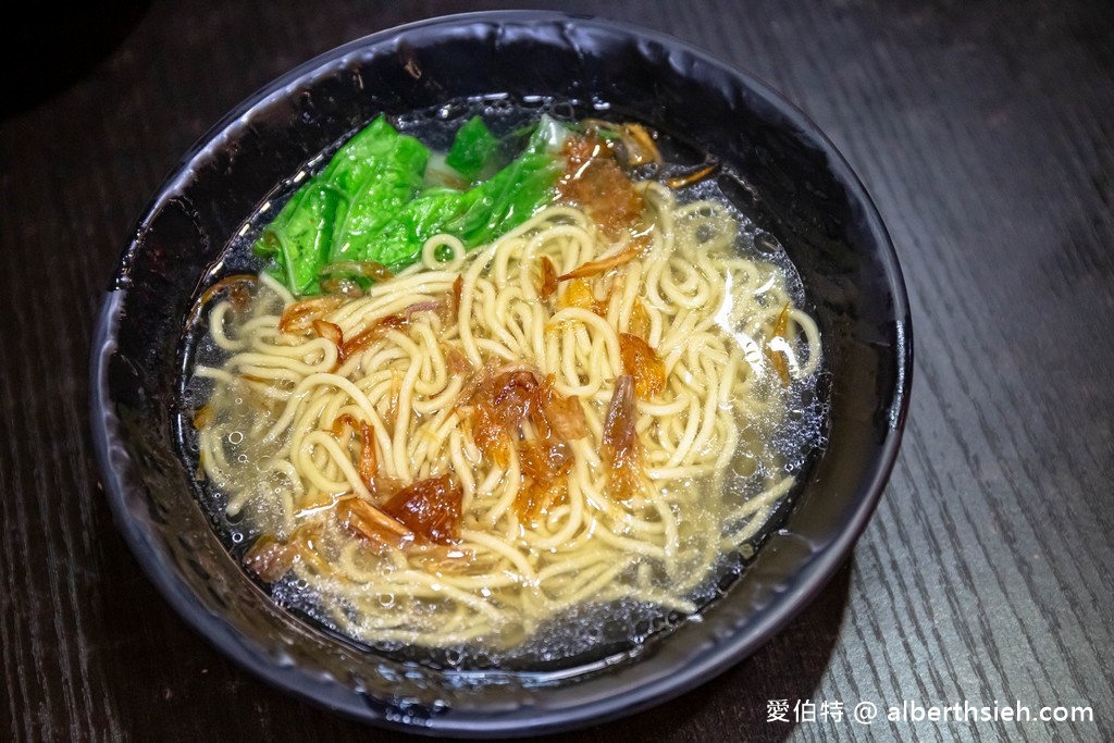 老天鵝鵝肉專賣店．桃園中壢美食（鵝肉肉質鮮嫩多汁，芹菜鵝腸很下飯，清油麵湯頭很香很好喝） @愛伯特