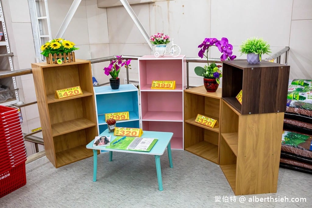 中聯百貨台中后里店（萊爾富包裹寄取跟繳費代收，國泰世華銀行ATM通通有）