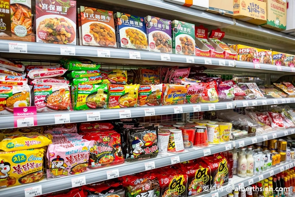 中聯百貨台中后里店（萊爾富包裹寄取跟繳費代收，國泰世華銀行ATM通通有）