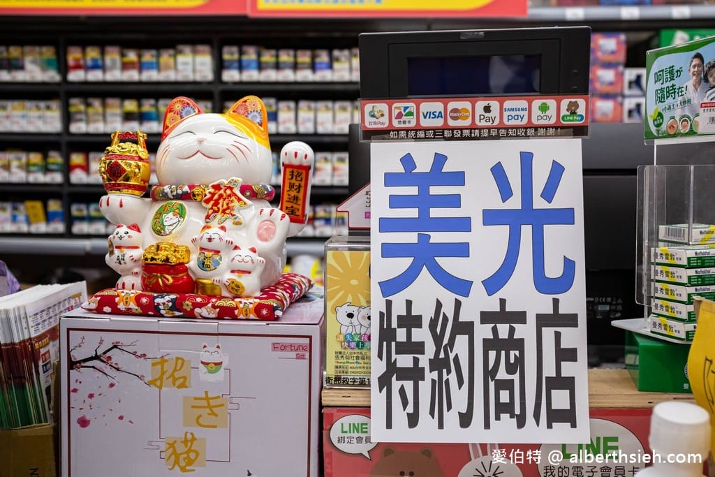 中聯百貨台中后里店（萊爾富包裹寄取跟繳費代收，國泰世華銀行ATM通通有）
