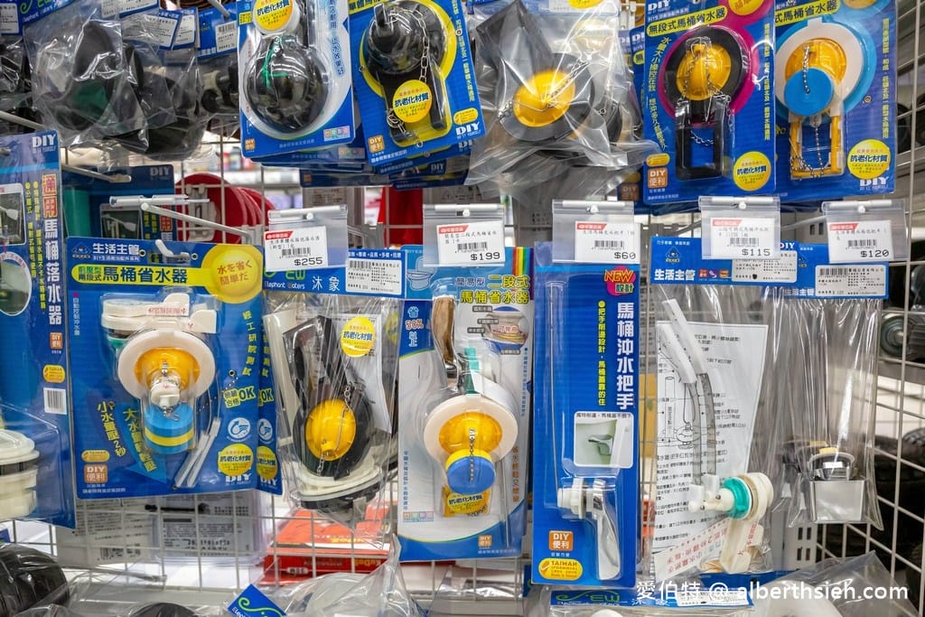 中聯百貨台中后里店（萊爾富包裹寄取跟繳費代收，國泰世華銀行ATM通通有）