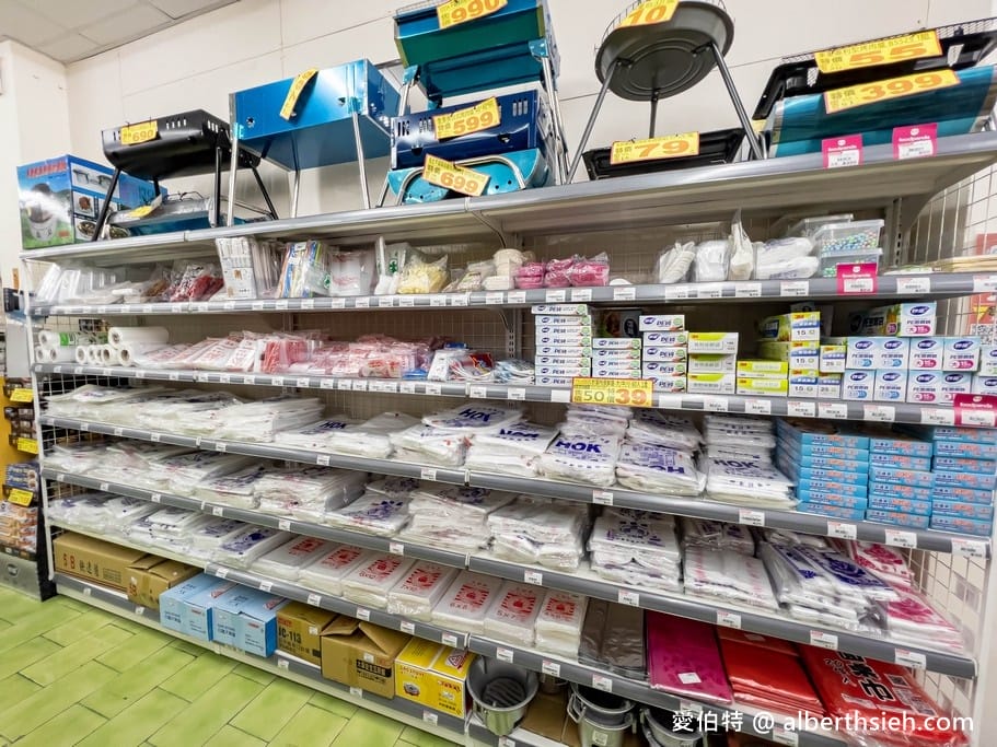 中聯百貨台中后里店（萊爾富包裹寄取跟繳費代收，國泰世華銀行ATM通通有）