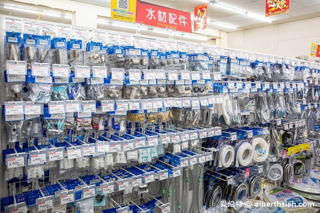 中聯百貨台中后里店（萊爾富包裹寄取跟繳費代收，國泰世華銀行ATM通通有）