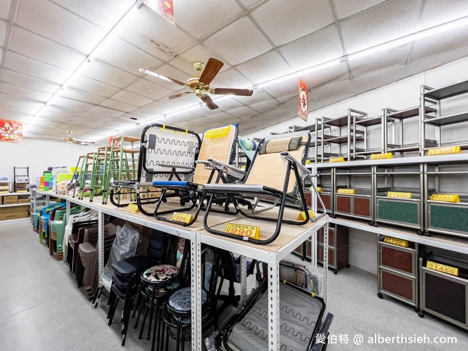 中聯百貨台中后里店（萊爾富包裹寄取跟繳費代收，國泰世華銀行ATM通通有）