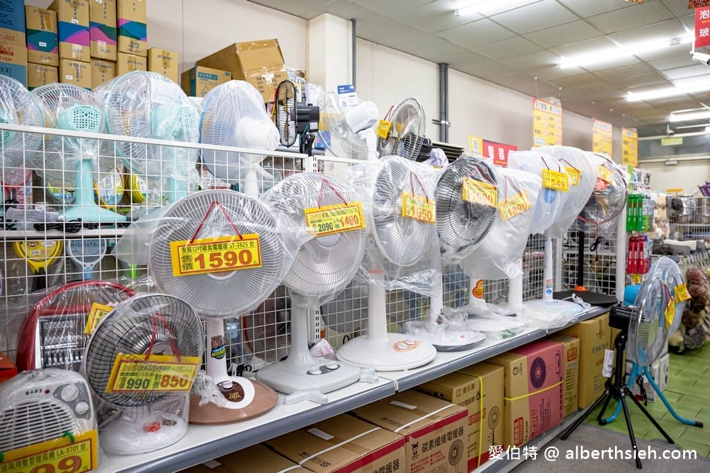 中聯百貨台中后里店（萊爾富包裹寄取跟繳費代收，國泰世華銀行ATM通通有）