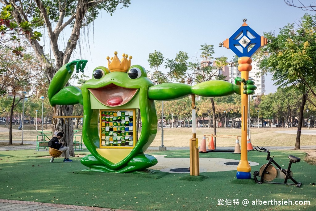 嘉義親子景點．嘉義文化公園（可愛的諸羅樹蛙遊戲場，文化路夜市就在旁邊，嘉義首座共融特色公園） @愛伯特