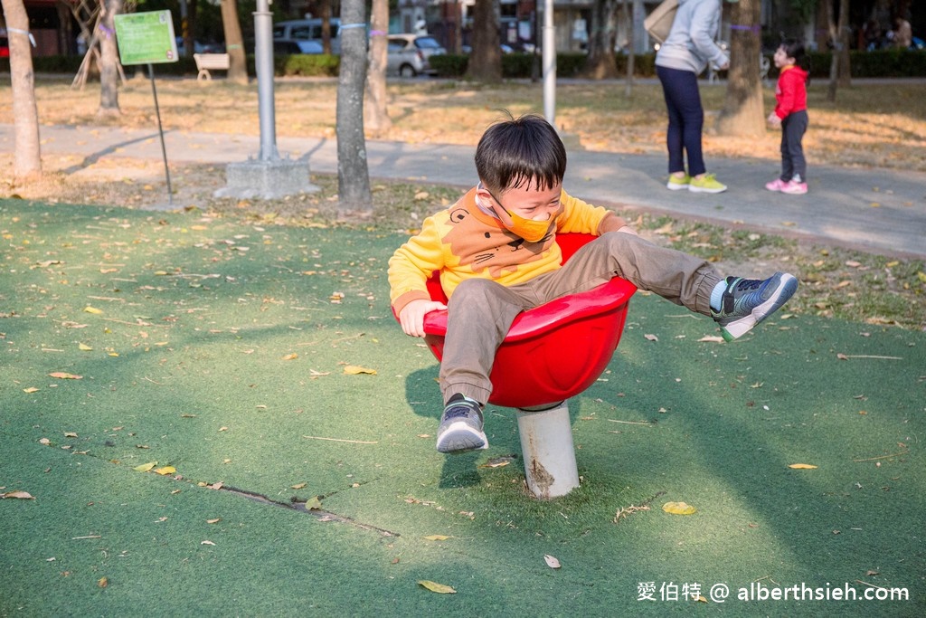 嘉義親子景點．嘉義文化公園（可愛的諸羅樹蛙遊戲場，文化路夜市就在旁邊，嘉義首座共融特色公園） @愛伯特